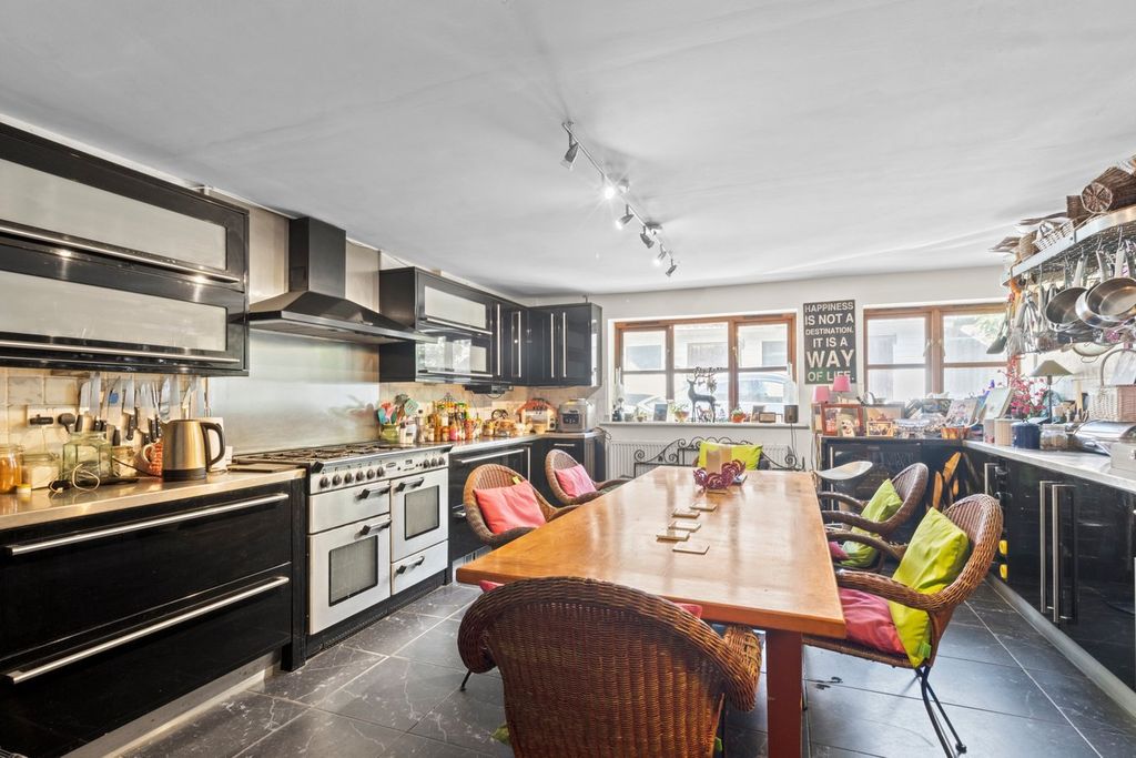 Property photo 3 of 49