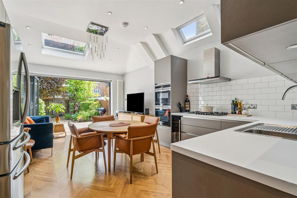 Property photo 3 of 12 For Sale - Bridgman Road, W4