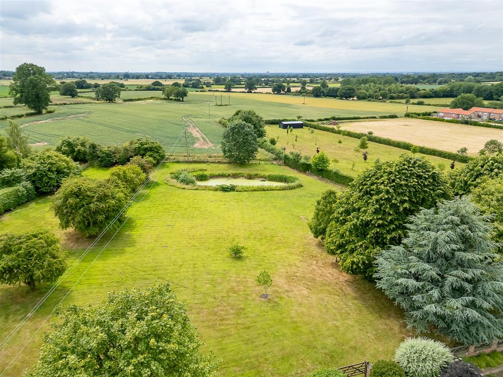 Property photo 2 of 38 Paddock