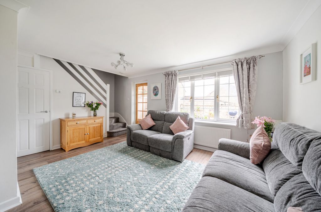Property photo 2 of 17 1335659-15-689c75...