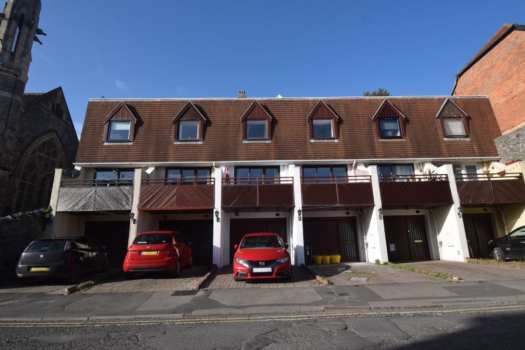 Property photo 1 of 12 External