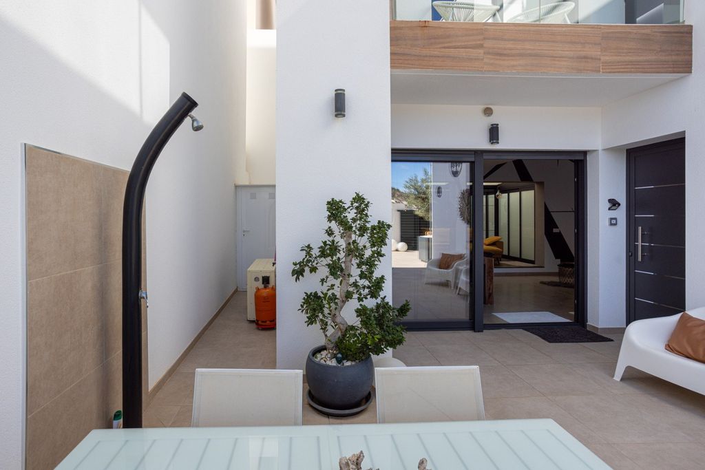 Property photo 3 of 50