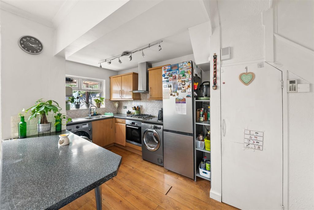 Property photo 3 of 17 7