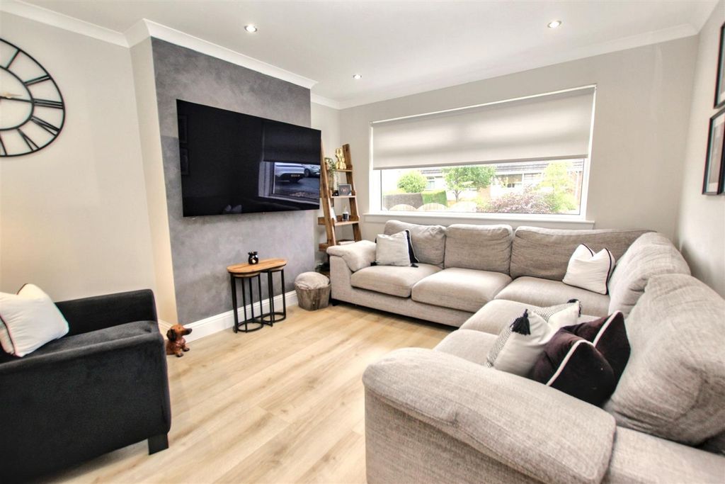 Property photo 3 of 14 3- Lounge.Jpg