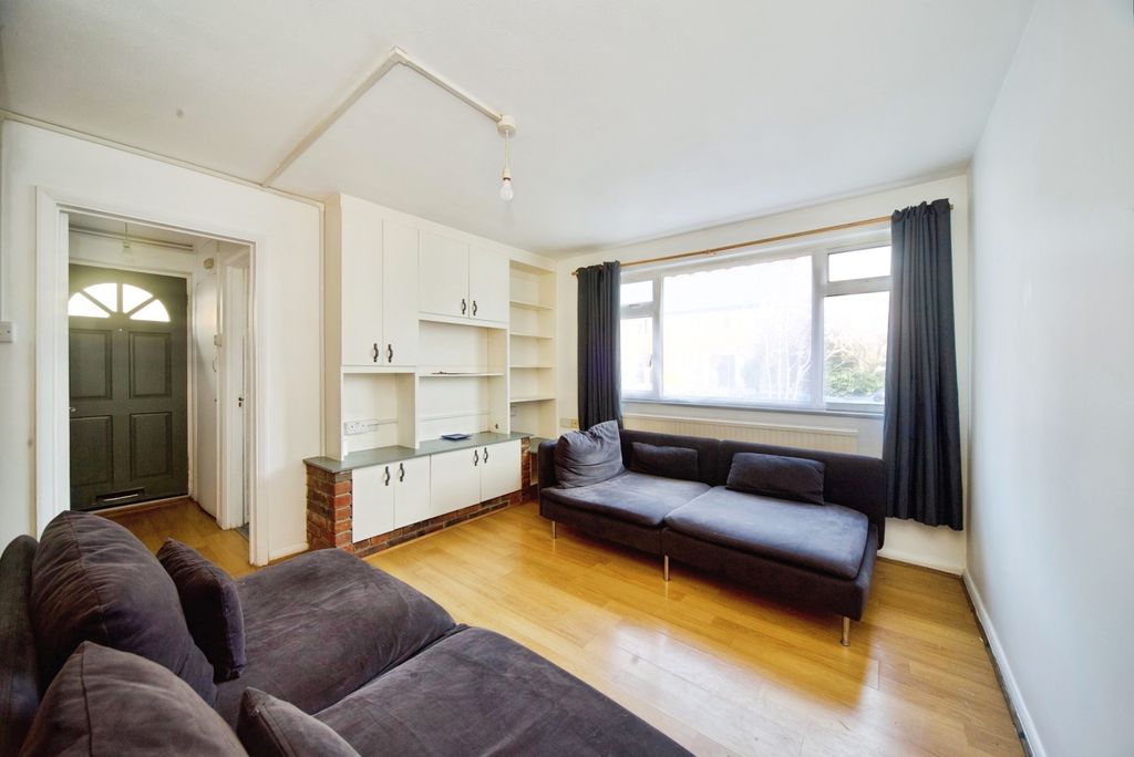 Property photo 2 of 13 Lounge