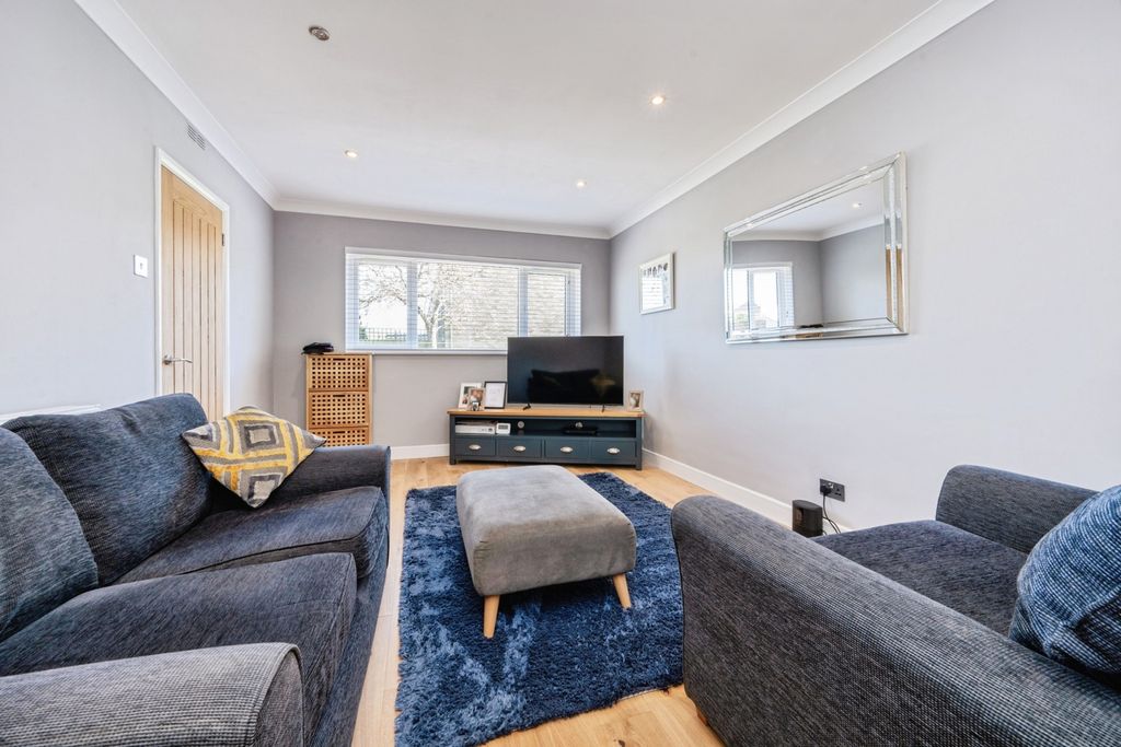 Property photo 2 of 28 Pbox-Img.Jpg