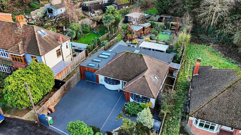 Property photo 1 of 32