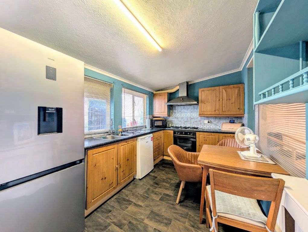 Property photo 3 of 25