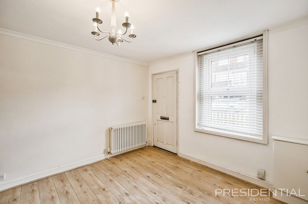 Property photo 3 of 31