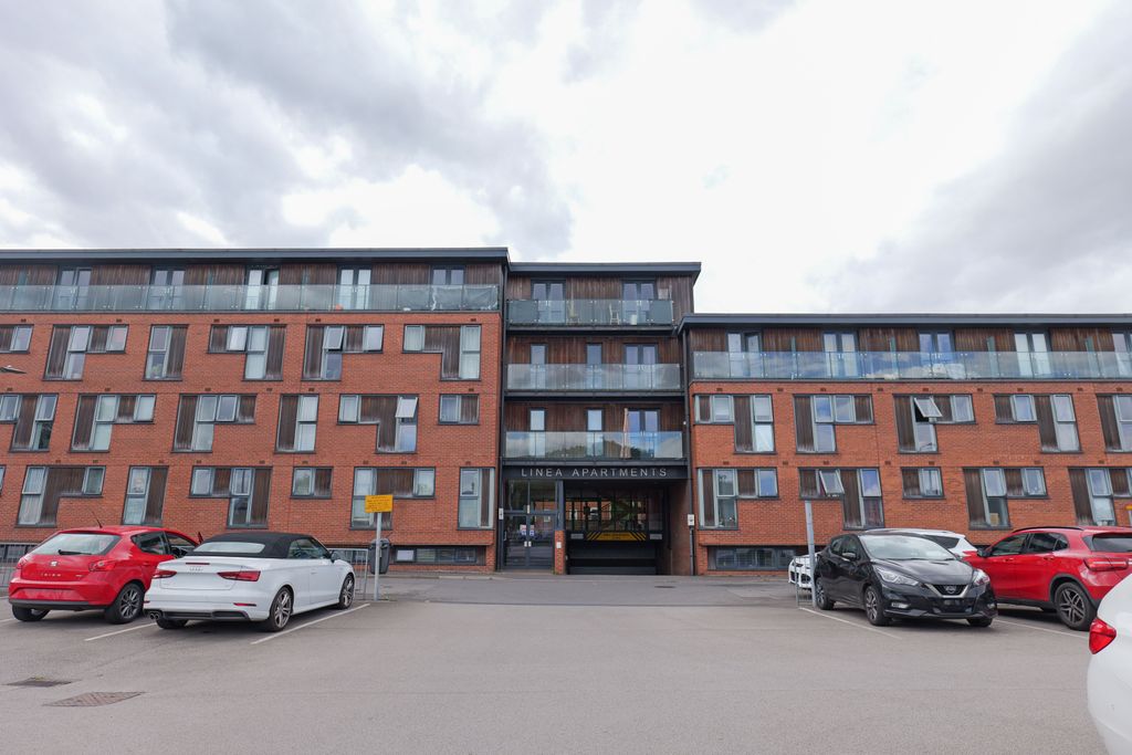 Property photo 1 of 17