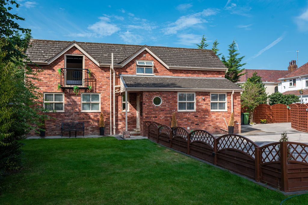 Property photo 1 of 25