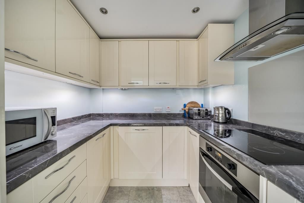 Property photo 2 of 19 Kitchen