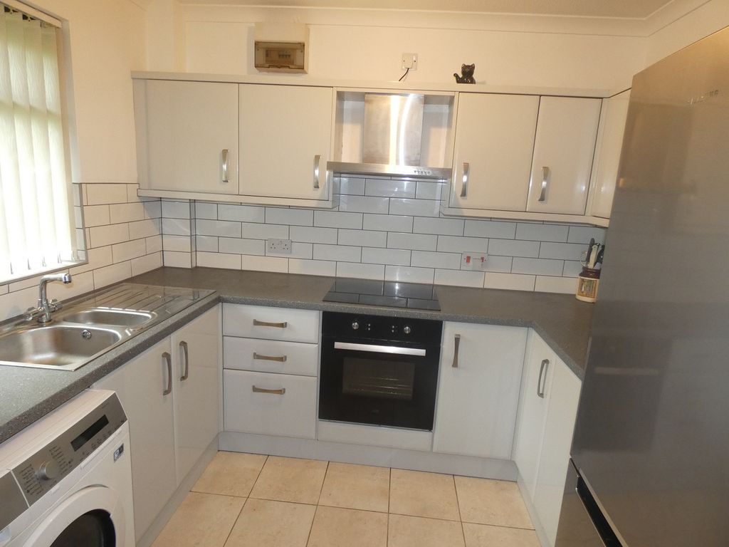 Property photo 3 of 13 Kitchen