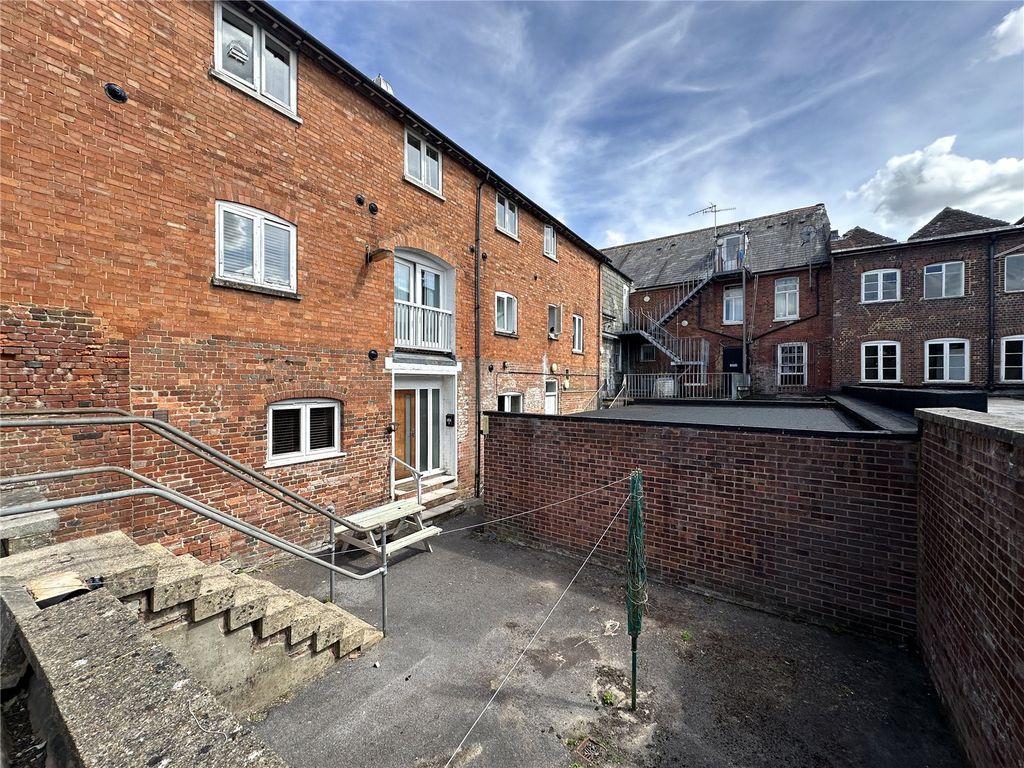 Property photo 2 of 10 Picture No. 18