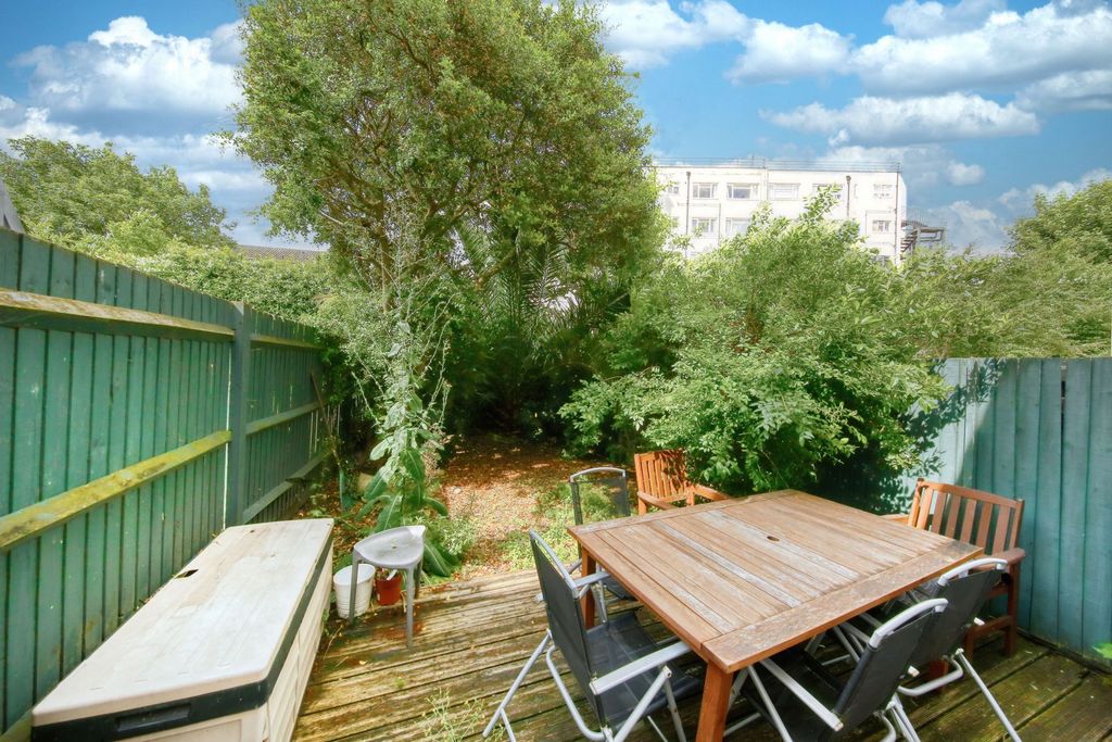 Property photo 3 of 12 Photo 8