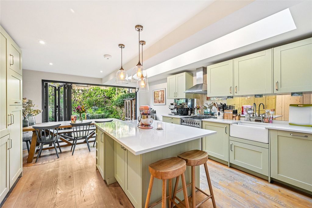 Property photo 1 of 18 Kitchen
