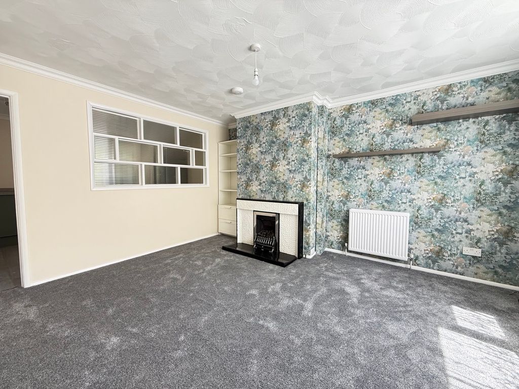 Property photo 3 of 16 Living Room