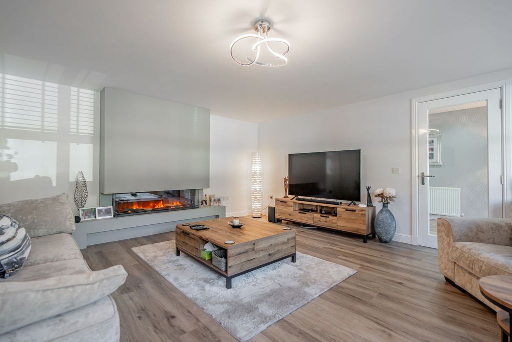 Property photo 3 of 28