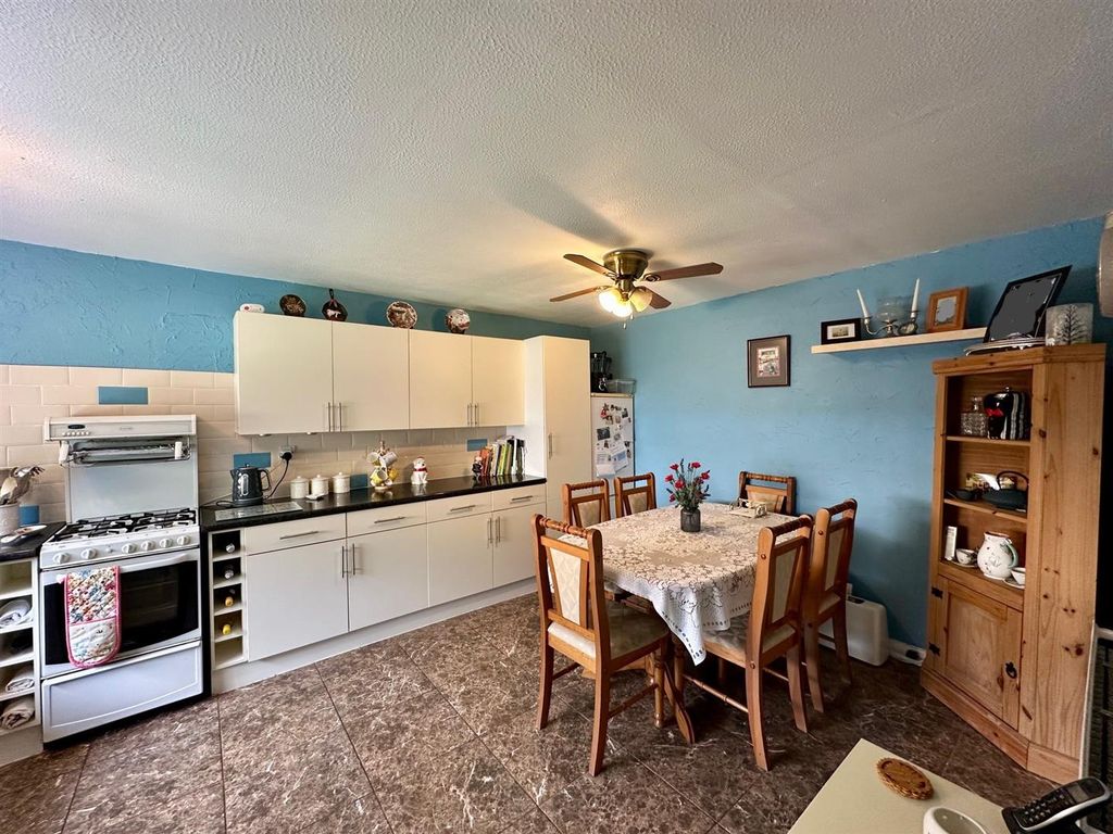 Property photo 2 of 18 Kitchen/Dining Room