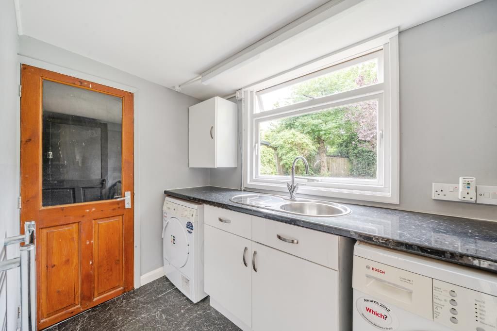 Property photo 3 of 18 Kitchen
