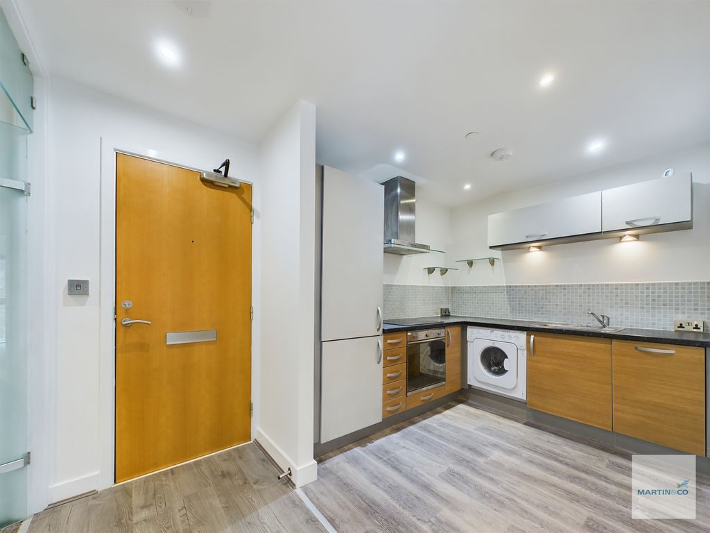 Property photo 3 of 12 Cam03394G0-Pr0126-Still002