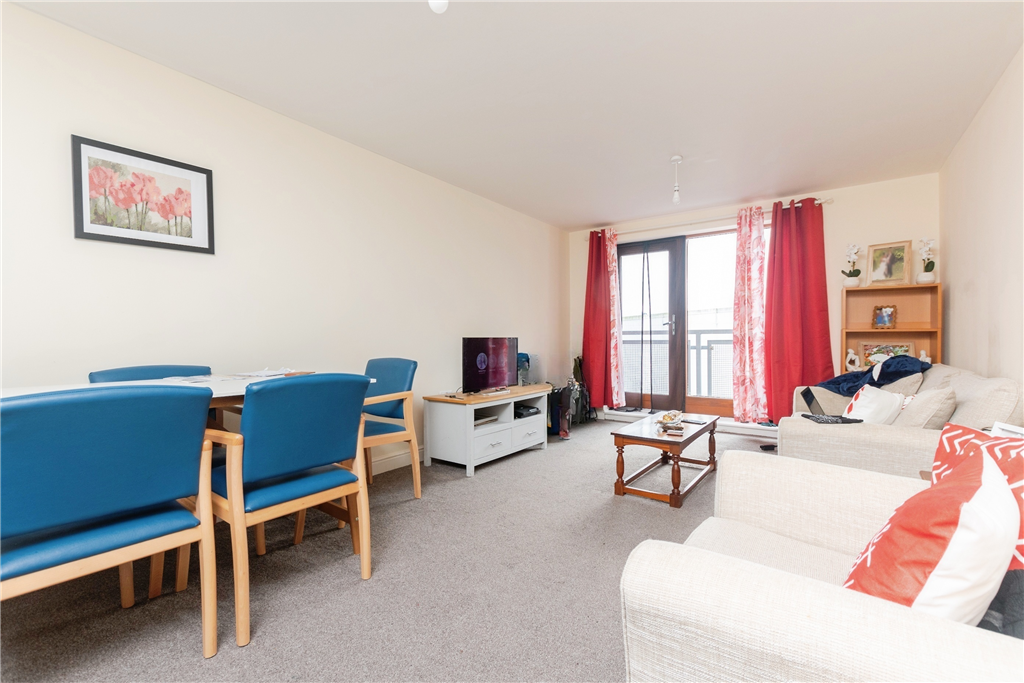 Property photo 3 of 8 Lounge