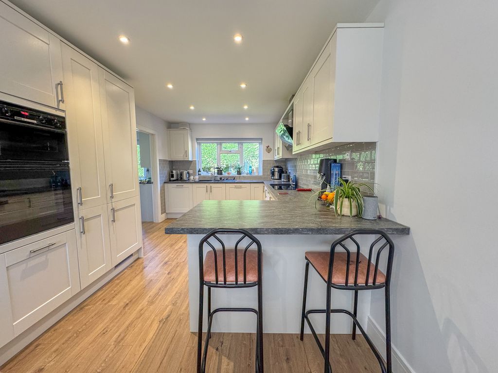 Property photo 2 of 27