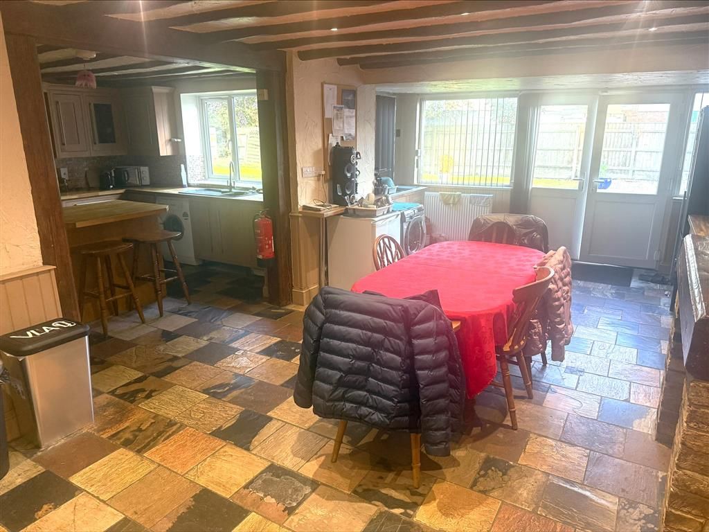 Property photo 2 of 10 Kitchen