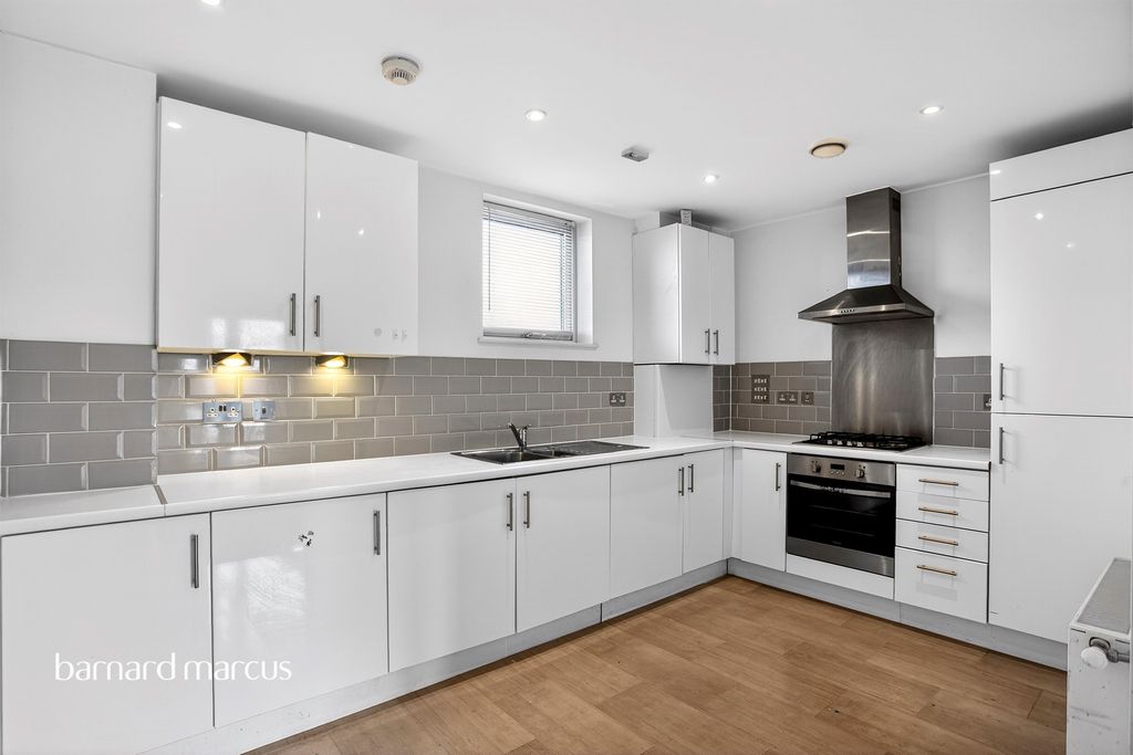 Property photo 2 of 23