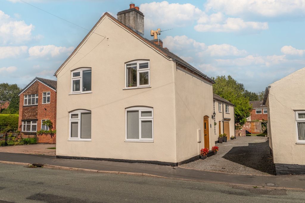 Property photo 2 of 27
