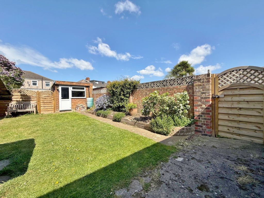 Property photo 2 of 25