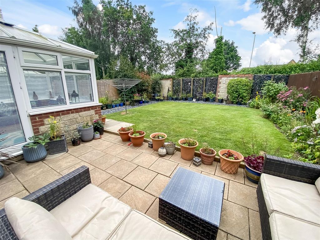 Property photo 3 of 17 Rear Garden (1).Jpg