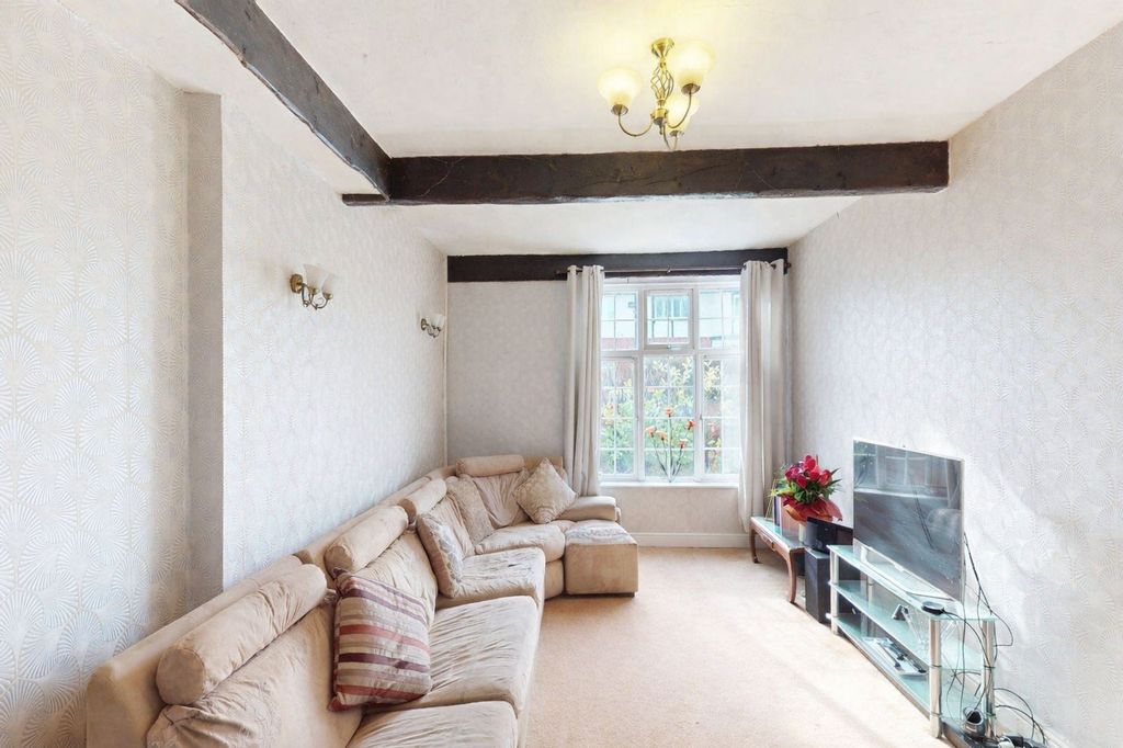 Property photo 2 of 16 Lounge