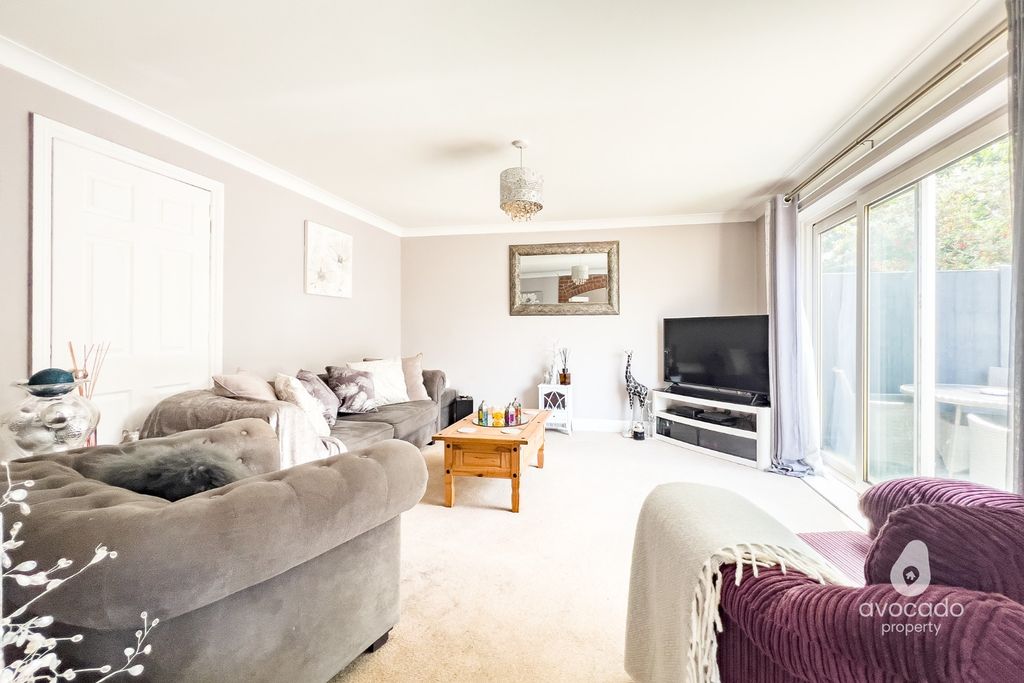 Property photo 3 of 11 4040045