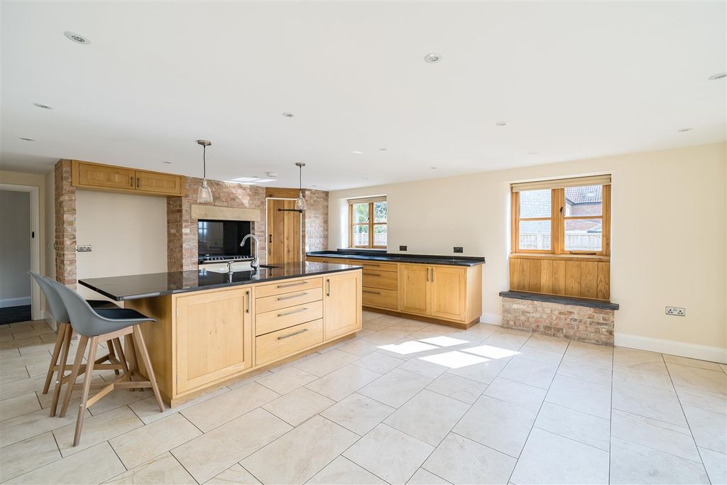 Property photo 2 of 27 1334017-10-689F0B5Ae1Da3.Jpg