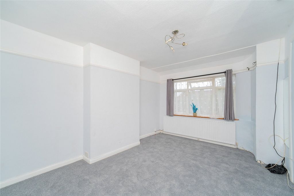 Property photo 2 of 17 Picture No. 11