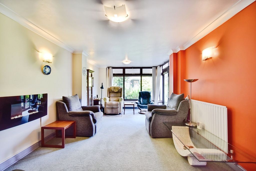 Property photo 3 of 21 Sitting Room