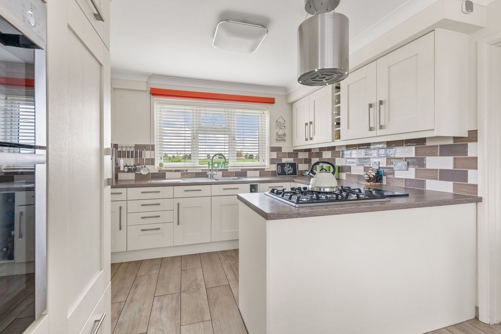 Property photo 2 of 36