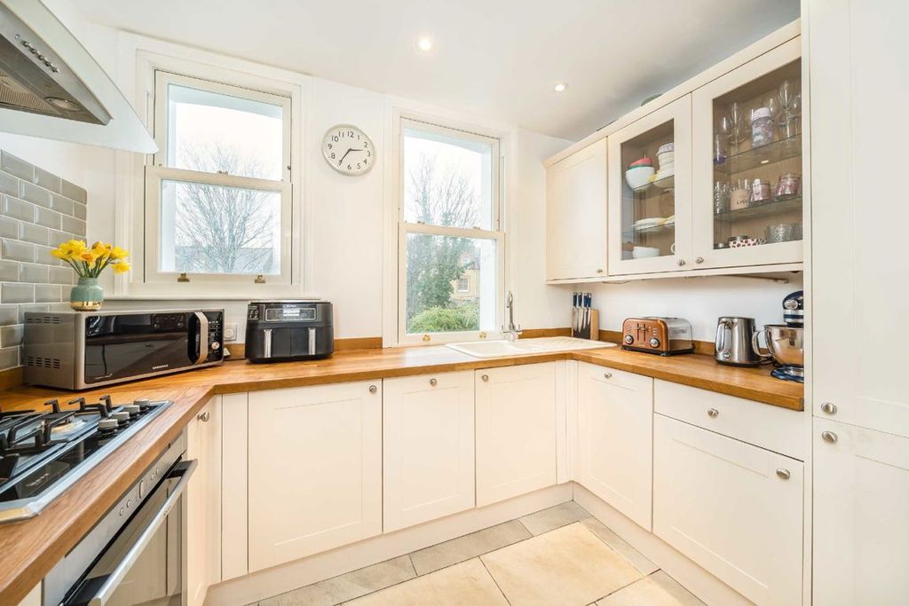 Property photo 3 of 7