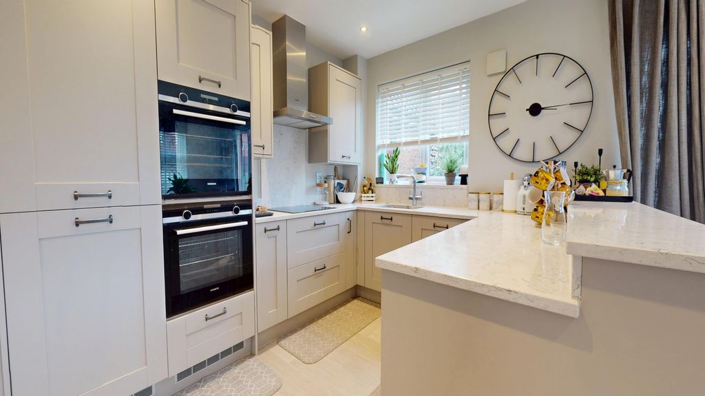 Property photo 2 of 22 4907702