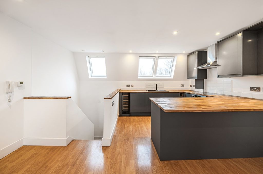 Property photo 1 of 12 951408 (4)
