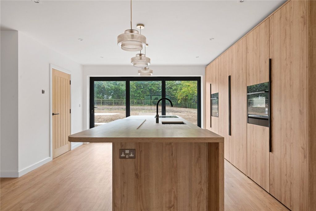 Property photo 2 of 26 Picture No. 21