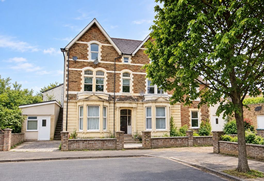 Property photo 1 of 2