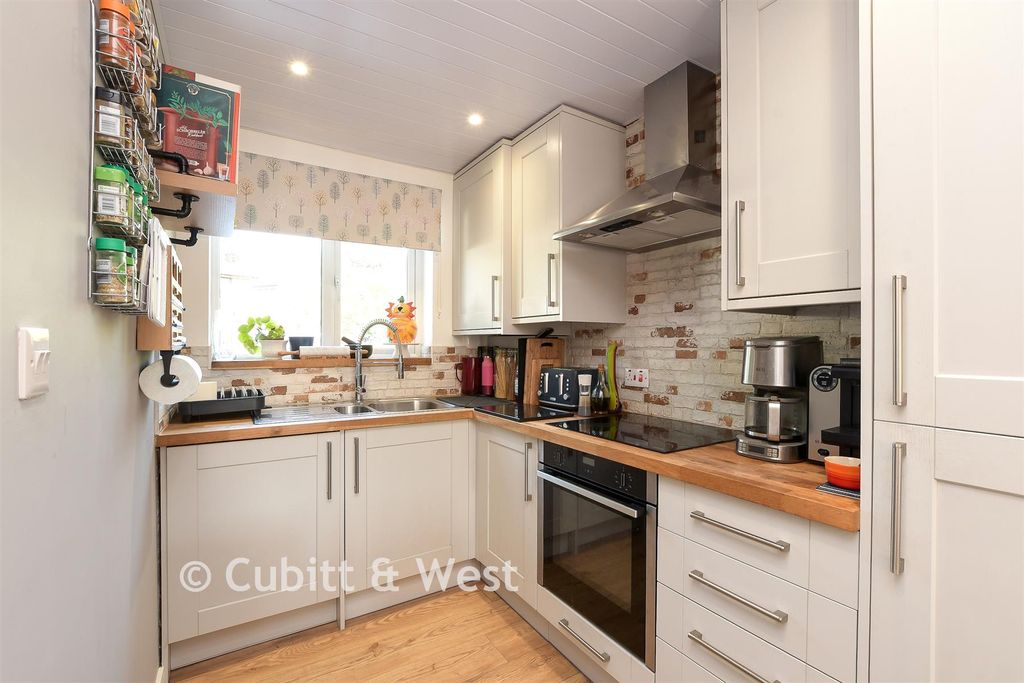 Property photo 3 of 11 Kitchen Lounge/Diner