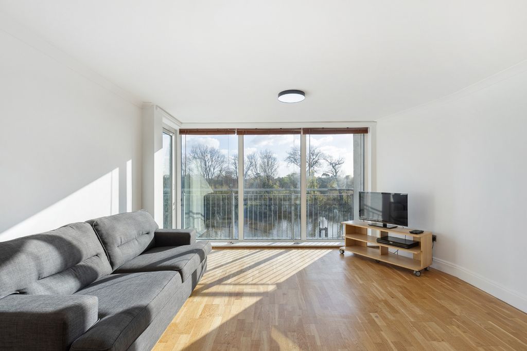 Property photo 3 of 9 4636963