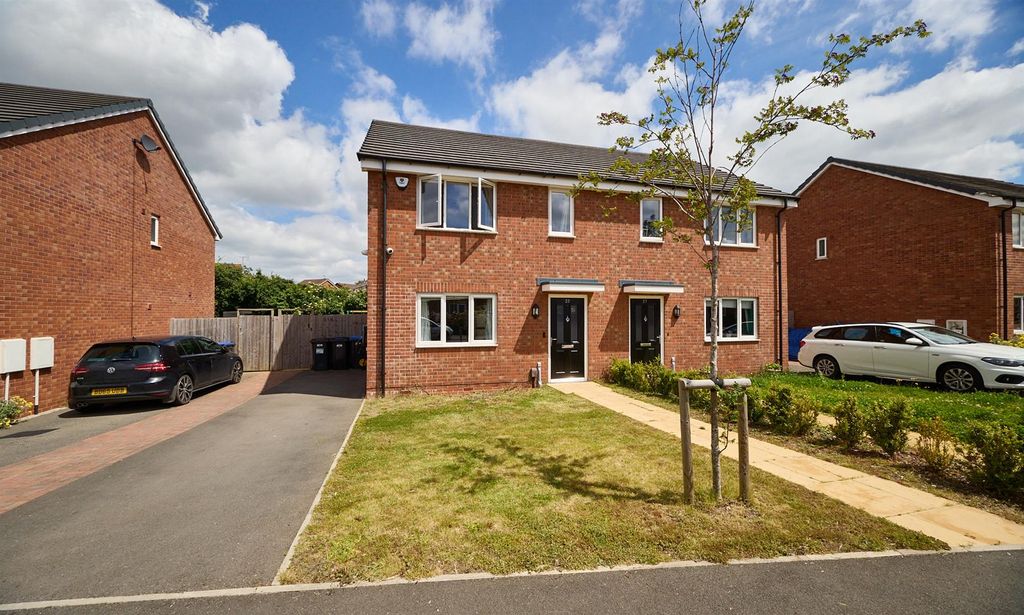 Property photo 1 of 10 Donald Cobley Close Hk 9.Jpg