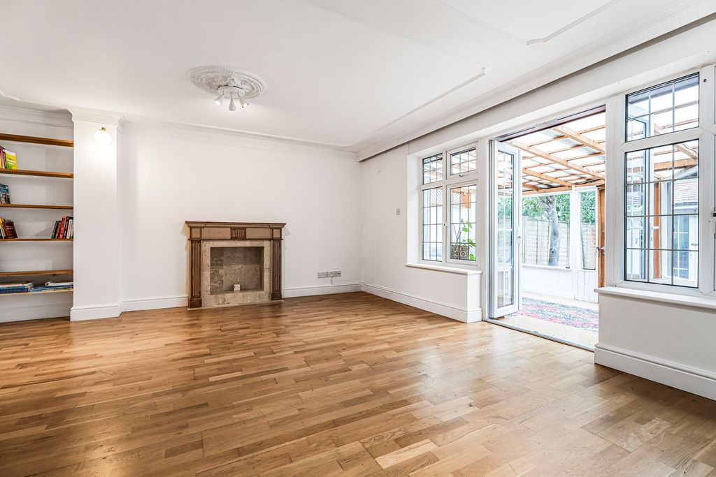 Property photo 2 of 28