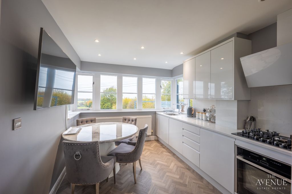 Property photo 2 of 33 2834124