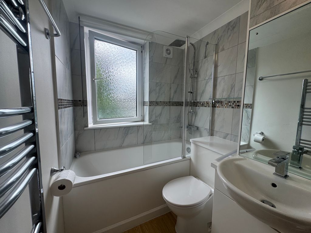 Property photo 1 of 6 Bathroom