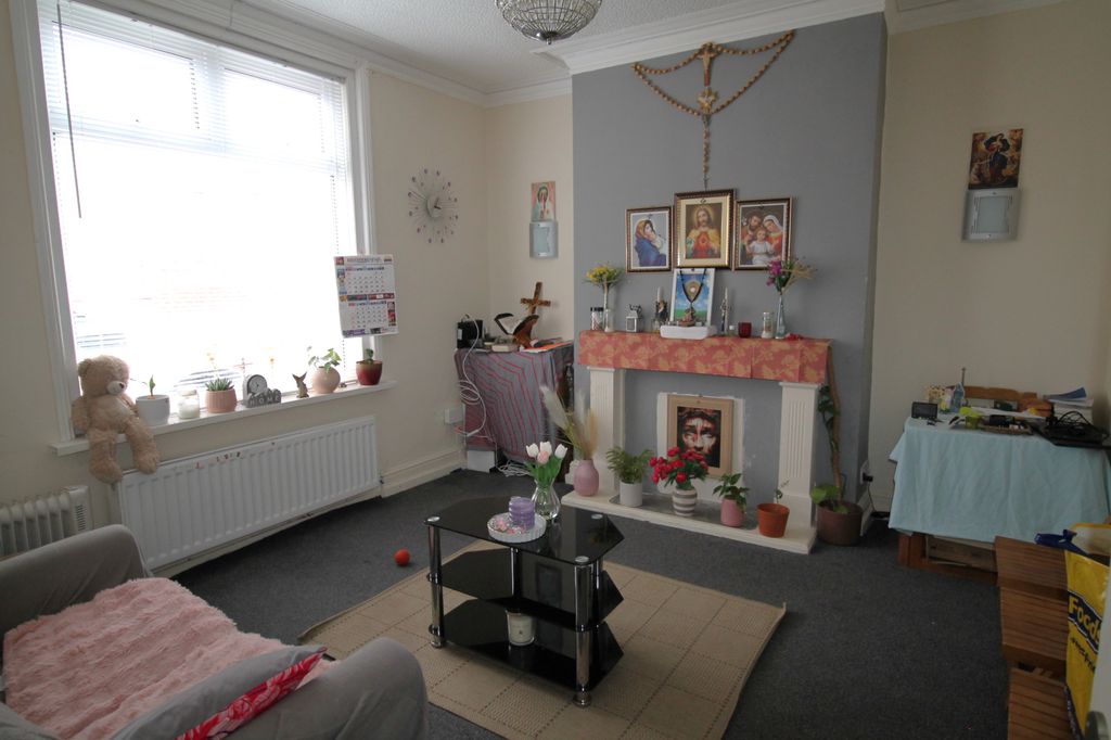 Property photo 2 of 12 Living Room